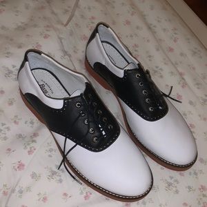 Saddle shoes 60s style black and white